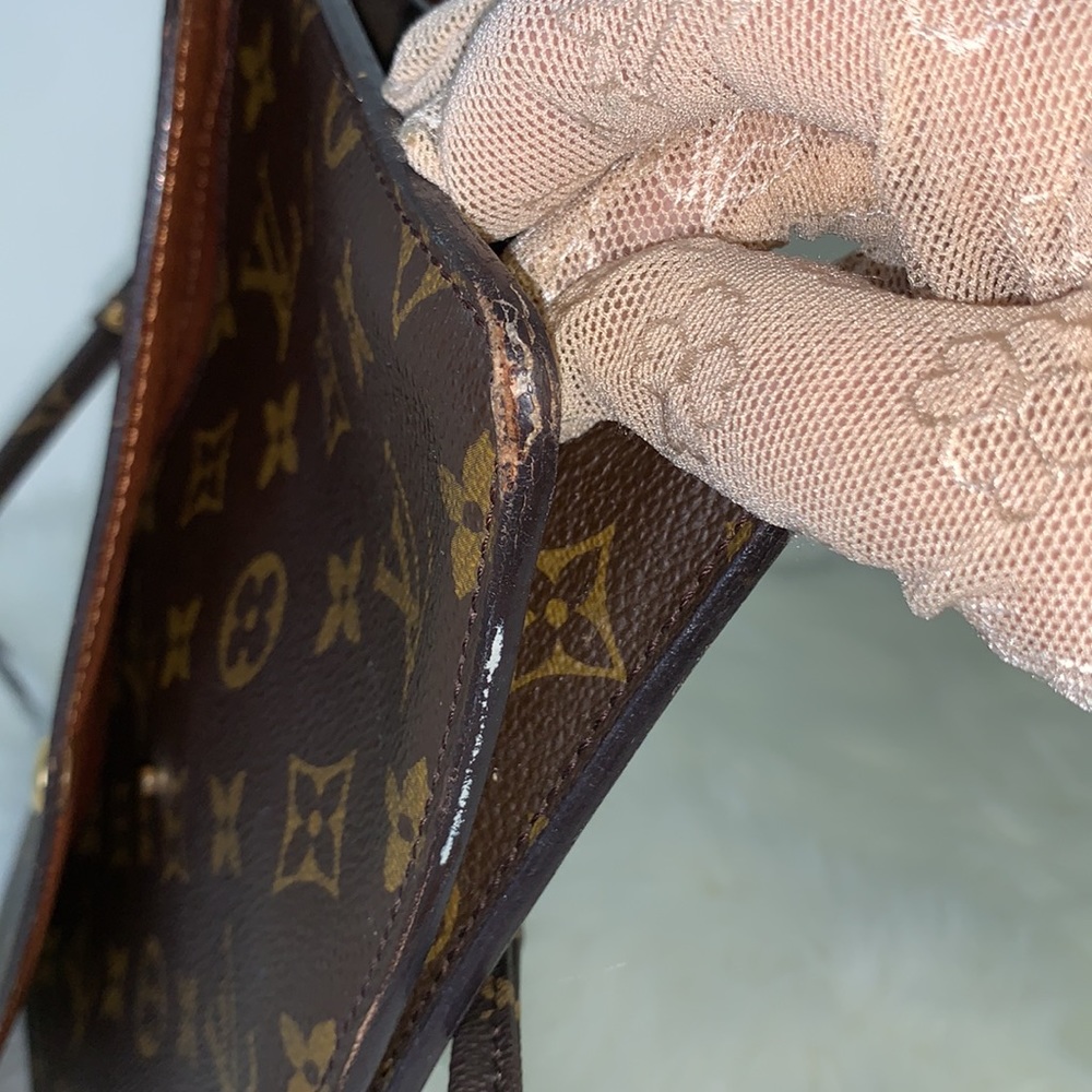 225 Pre Owned Authentic Vintage Louis Vuitton Monogram Crossbody Bag - Picture 6 of 15